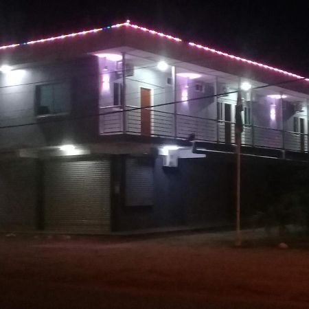 Douglas Airport Guesthouse Zanderij Bagian luar foto