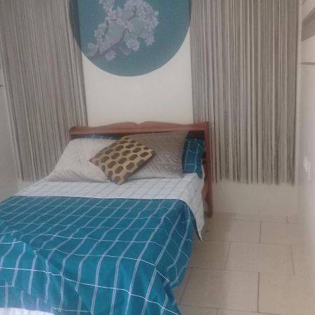 Douglas Airport Guesthouse Zanderij Bagian luar foto