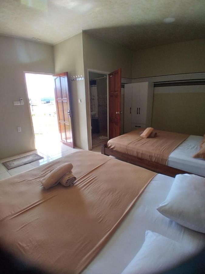 Douglas Airport Guesthouse Zanderij Bagian luar foto