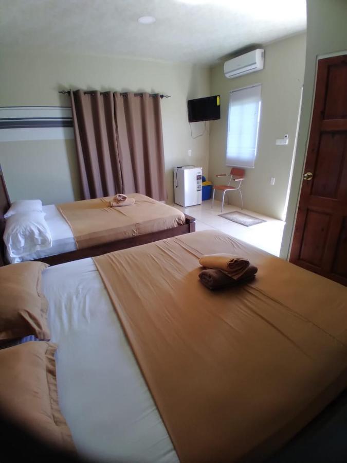 Douglas Airport Guesthouse Zanderij Bagian luar foto