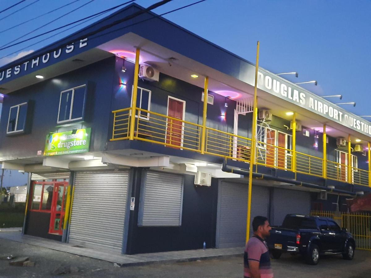 Douglas Airport Guesthouse Zanderij Bagian luar foto